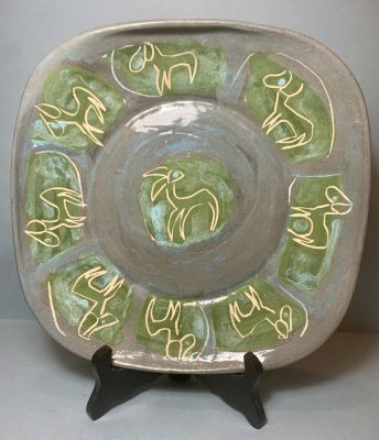 ג׳ניה ברגר 
צלחת חרס , עיטורי איילות / צבאים . 
מצב מושלם .