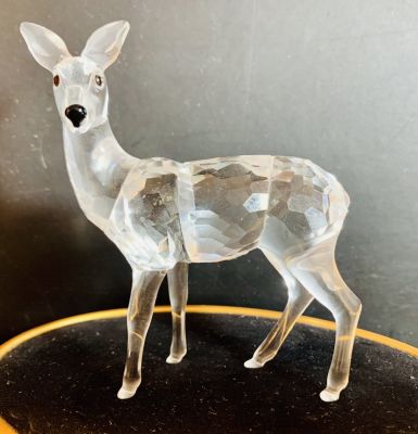 Swarovski - סברובסקי 
פיגורת איילה 
מצב מושלם 
חתום . גובה 9 אורך 7 סמ 