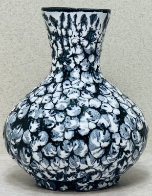 לפיד - מוקדם 
אגרטל קטנטן בעיצוב מיוחד , אלזבת כהן. חתימה מוקדמת . חותמת מס קניה . מצב מושלם 