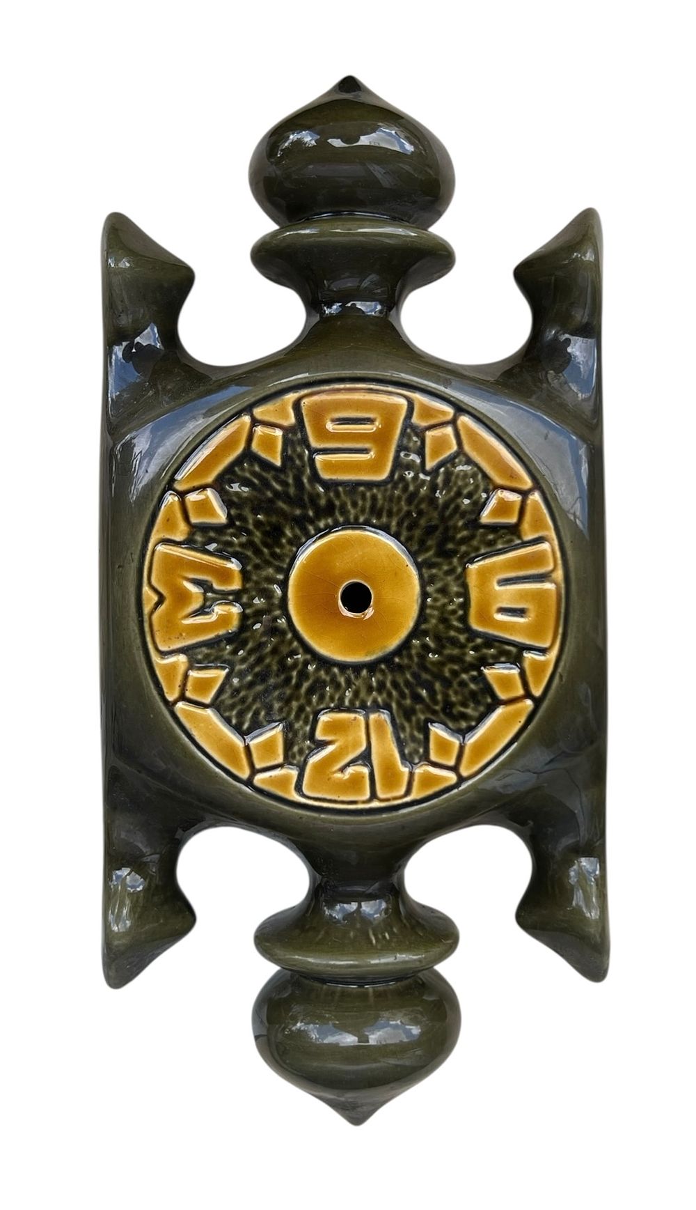 בית היוצר - צבי - שעון קיר גדול 
שעון קיר 4093 בעיצוב צבי בן אמיתי, בסגנון איסלמי 
תחילת שנות 