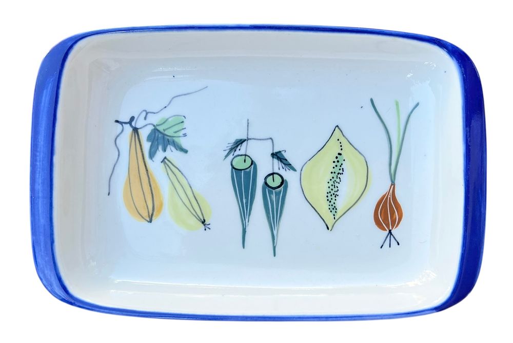 לפיד - קערה מלבנית בינונית 
עיטורי יד - ירקות ופירות. 
27*18 סמ 
חתום