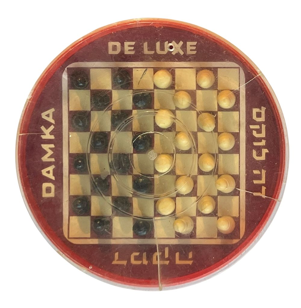 משחק דמקה דה לוקס - ערכת דרכים 
ככל הנראה תוצרת עמרנה . 
שנות ה60 
לוח ואבני משחק בגרסה 