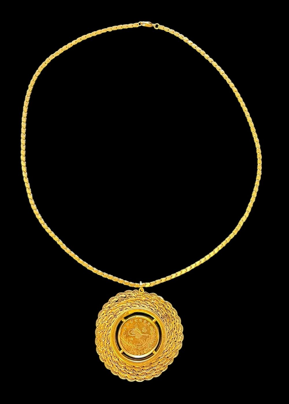 שרשרת זהב וינטג' - מטבע זהב עותומאני 
תליון גדול בעבודת פיליגרן איכותית. 
במרכז התליון מטבע 