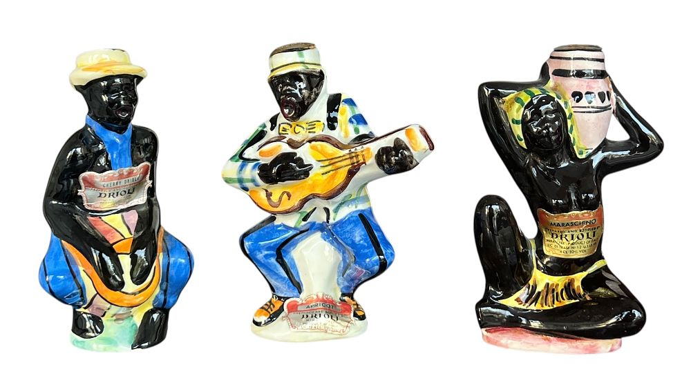 לוט 3 בקבוקי ליקר מיניאטוריים 
מעוצבים כדמויות נגנים. 
ליקר מרסקינו - Maraschino , יצור ע"י 