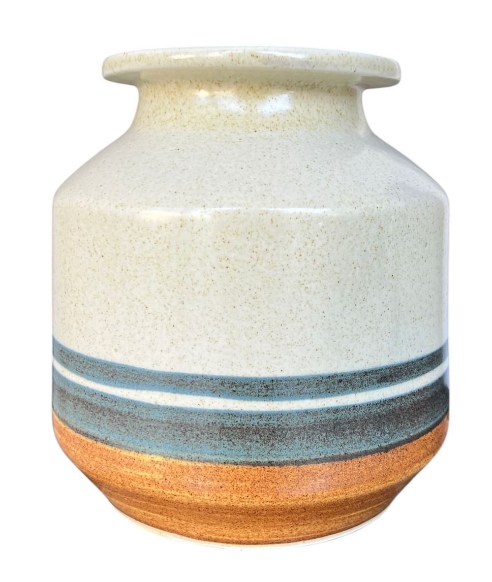 לפיד - פסים חומים 
אגרטל בינוני 
גובה 18 סמ 
קוטר מירבי 17 סמ 
חתום