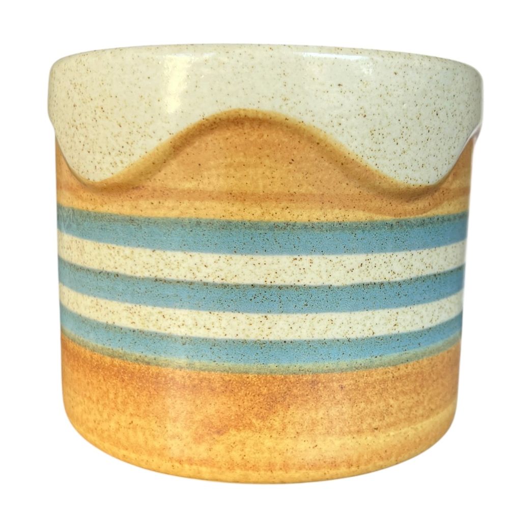 לפיד - עציץ בינוני 
עיטורי פסים 
חתום