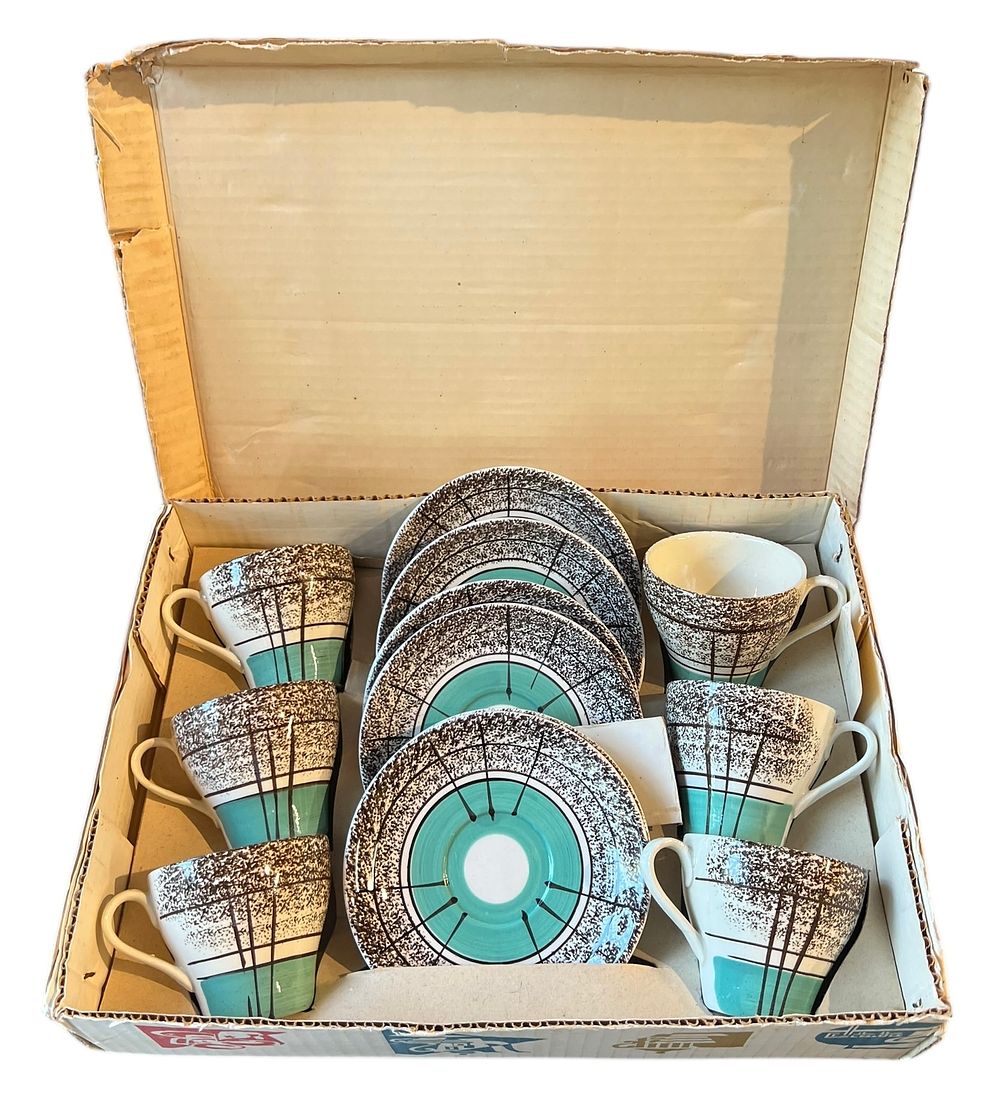 קדר - סט ספלי קפה/תה 
סט מלא - 6 ספלים ו6 צלחות 
באריזה מקורית - לא שומש מעולם! 
חתום