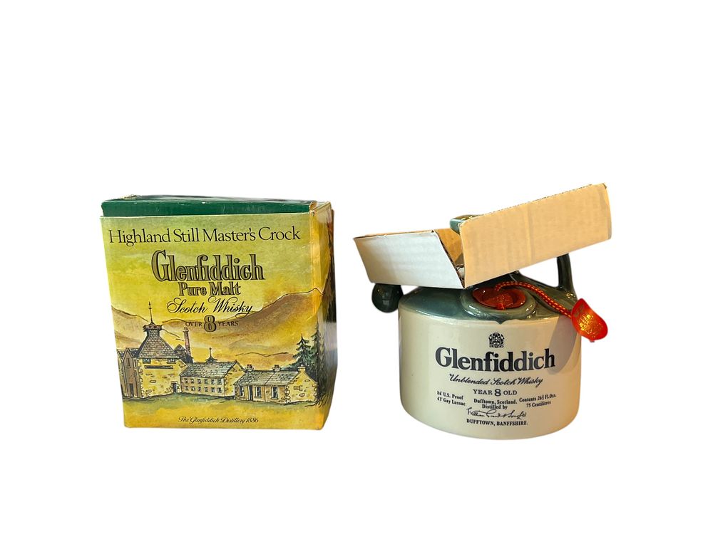 וויסקי סקוטי - גלנפידיך 8 - בקבוק דקנטר מהודר - שנות ה70 - מצב טוב מאוד 
אריזה מקורית. 43%. 