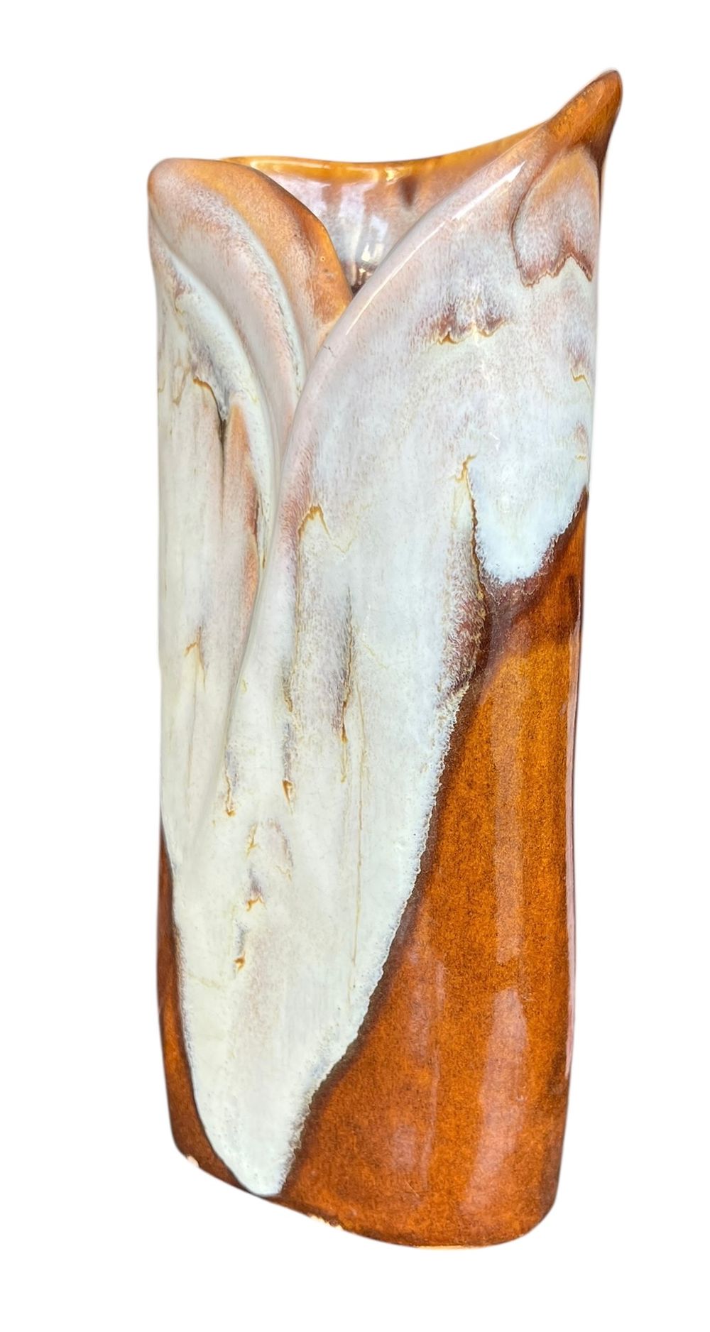 קרמיקה ישראלית - תחיה - אגרטל גדול 
אגרטל קרמיקה עבה, גלזורה לבנה וחומה. 
חתום 
30*14 סמ