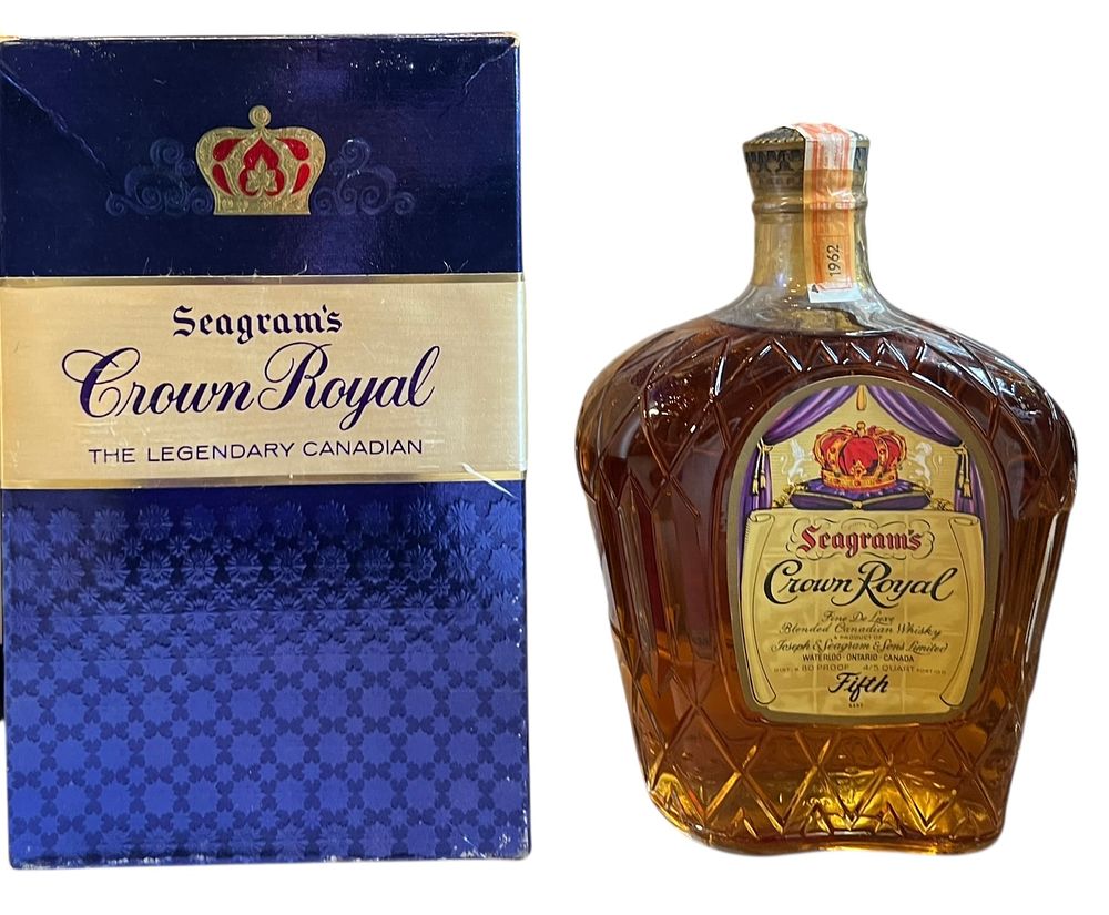 וויסקי קנדי - קראון רויאל - שנת 1962 - מצב טוב מאוד 
אריזה מקורית. 950 מ"ל. 40%. בלנד קנדי. 