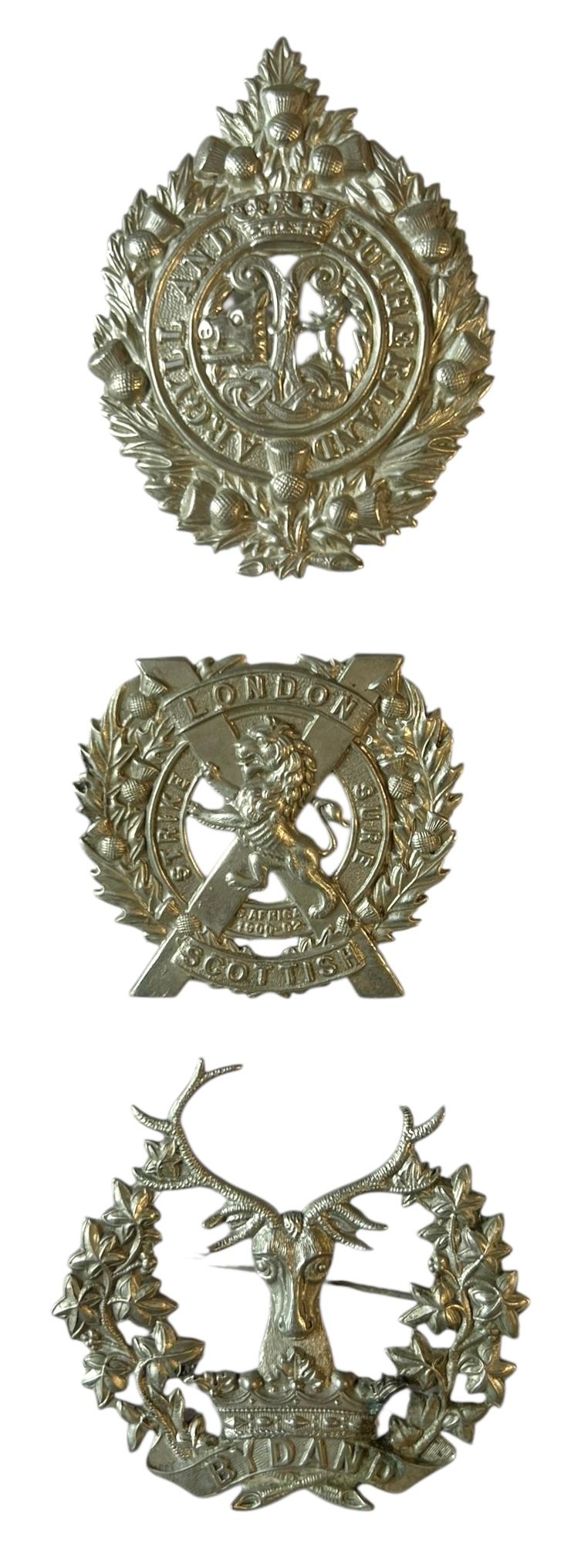 סמלי כובע צבאיים -סקוטיים 
LONDON - SCOTISH הרגימנט הסקוטי -1900-1902 . הוקם בשנת 1859 כחלק 