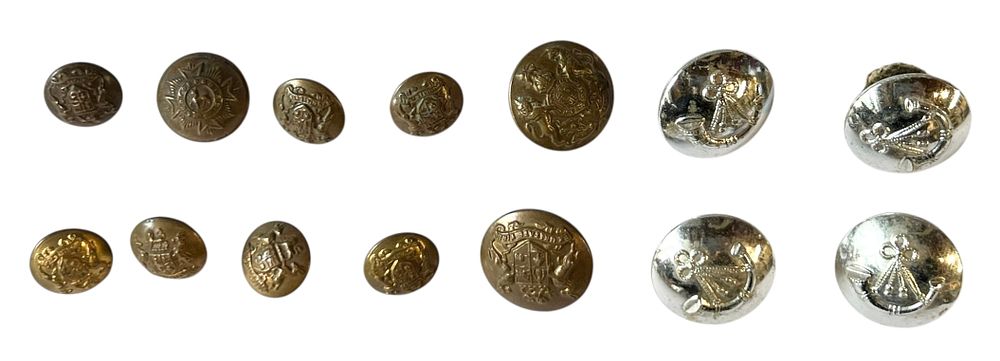 פלשתינה - לוט 14 כפתורים ישנים - חולצה/מעיל 
עם סמלים ועיצובים המעידים על שימוש צבאי או יחידות 