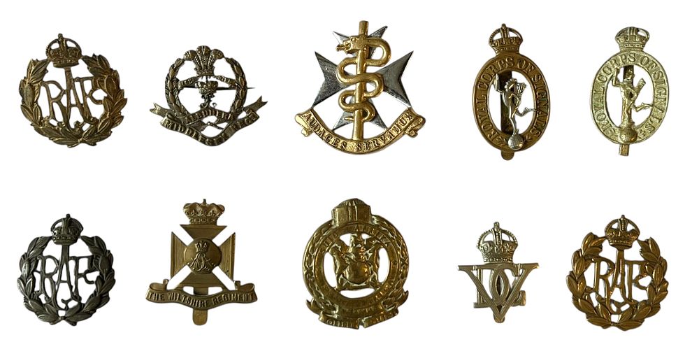 פלשתינה - לוט 10 סמלי כובע - האימפריה הבריטית 
פליז. 
במצב טוב מאד.