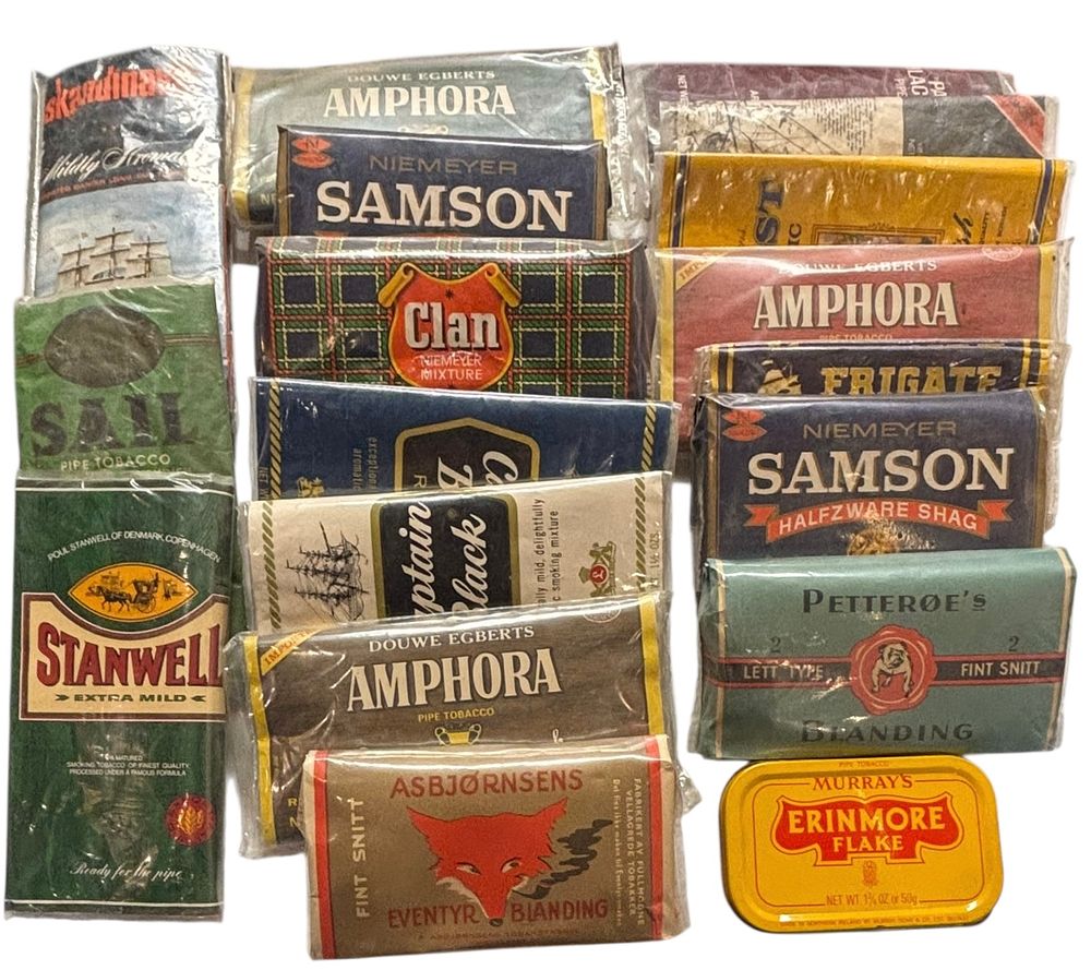 טבק - לוט 19 אריזות טבק למקטרת 
חברות שונות, כפי הנראה בצילום . 
כל האריזות מלאות, פרט ל2 