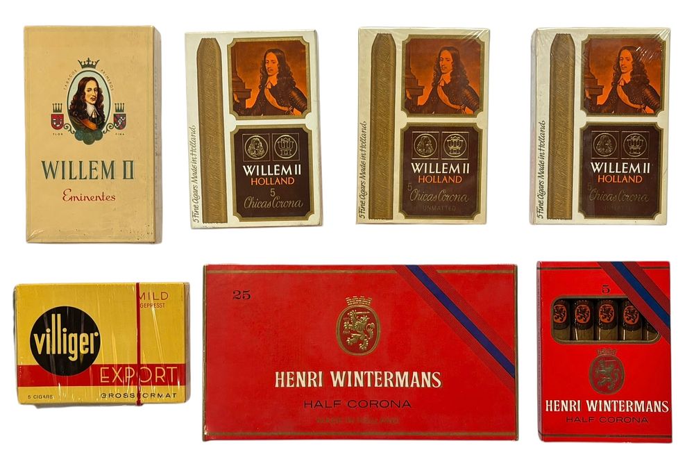 סיגריות - לוט 7 קופסאות סיגרים - וינטג' 
תוצרת הולנד. 
חברות שונות - כפי הנראה בצילום. 
11*20 