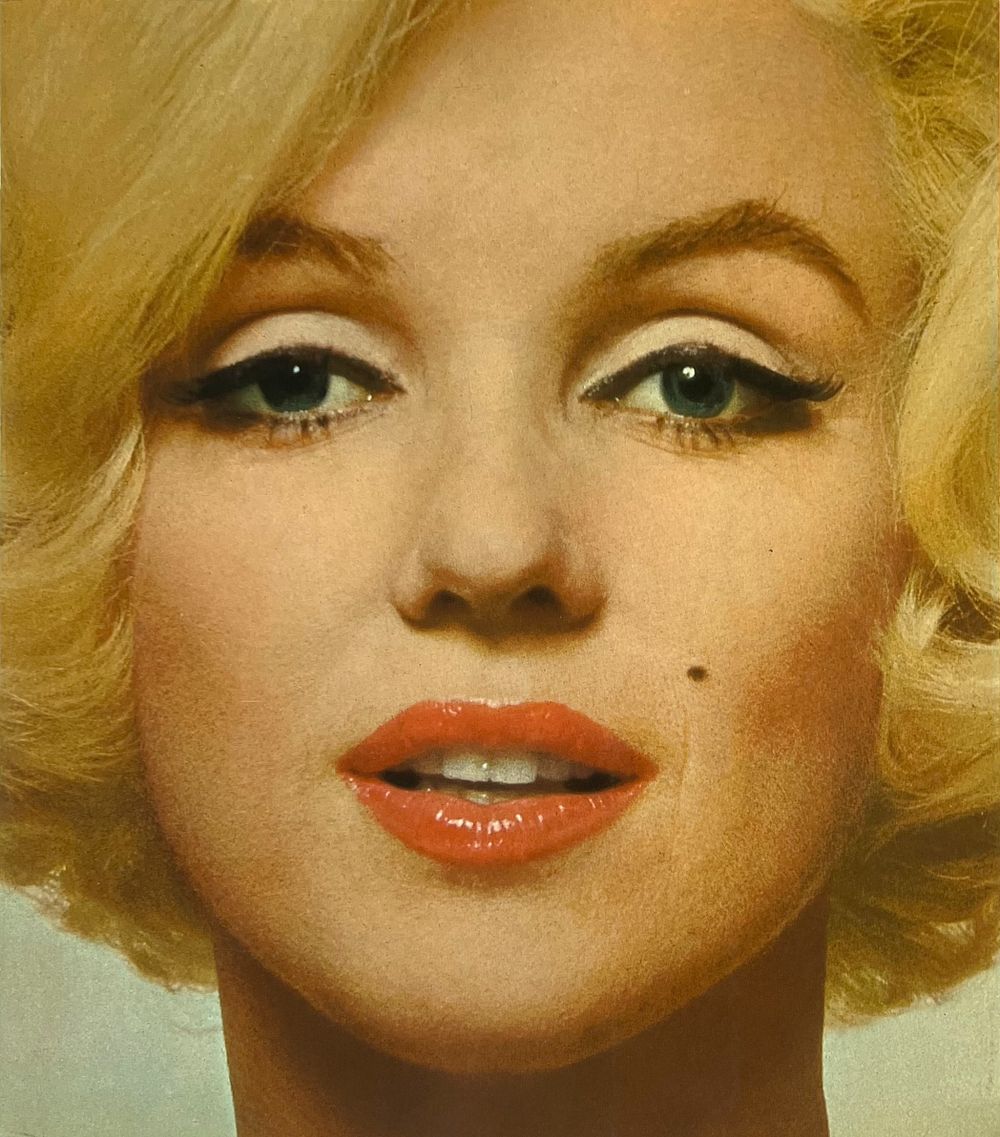 מרלין מונרו - ביוגרפיה - MARILYN - מרהיב! 
A biography by NORMAN MAILAR 
הביוגרפיה של 