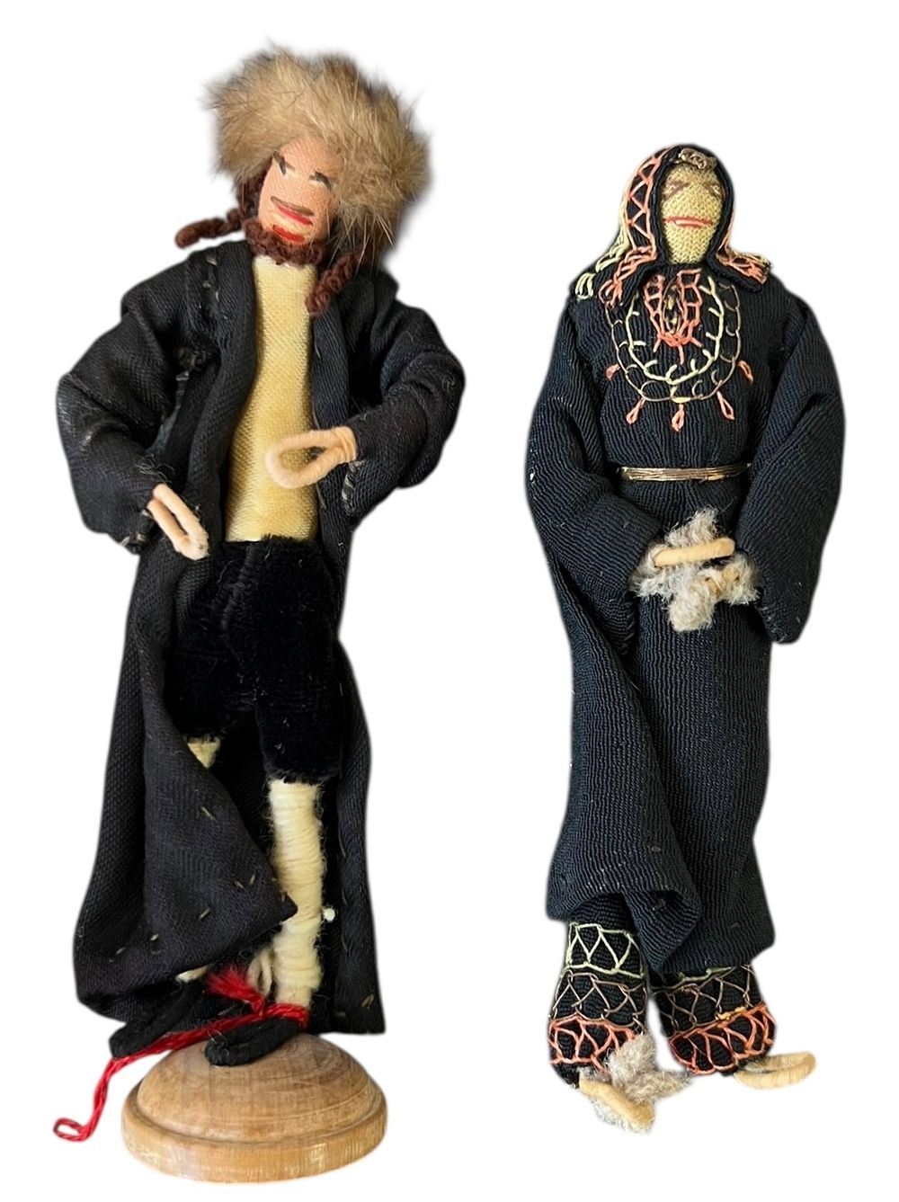 ישראליאנה - פאני פלץ - זוג בובות בד מיניאטוריות 
זוג בובות עשויות בעבודת יד, בדמות חסיד וערביה. 