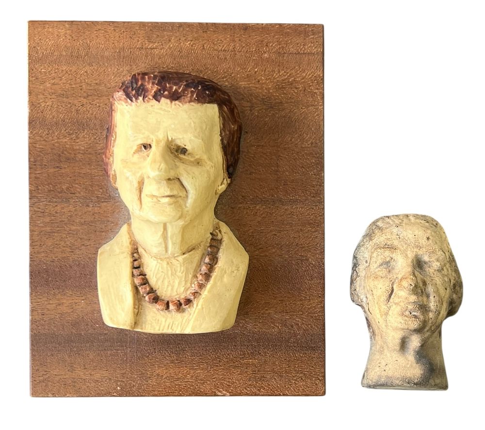 ישראליאנה - לוט 2 פריטי גולדה מאיר 
אריח קיר קטן ועליו פסלון דיוקנה של גולדה מאיר 10*6 ס"מ 