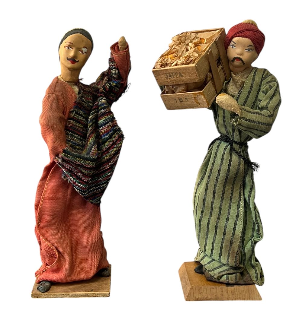 ישראליאנה - פיזנטי - זוג בובות עץ ובד 
בובות העשויות בעבודת יד, בדמות זוג סוחרים ערבים. האחד 