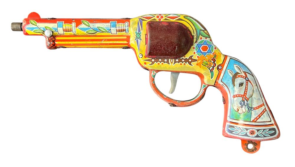 ישראליאנה - נדיר!!!צעצועי שי - צעצוע פח 
צעצוע פח בצורת אקדח צבעוני, מעוטר במגן דויד, חרבות 