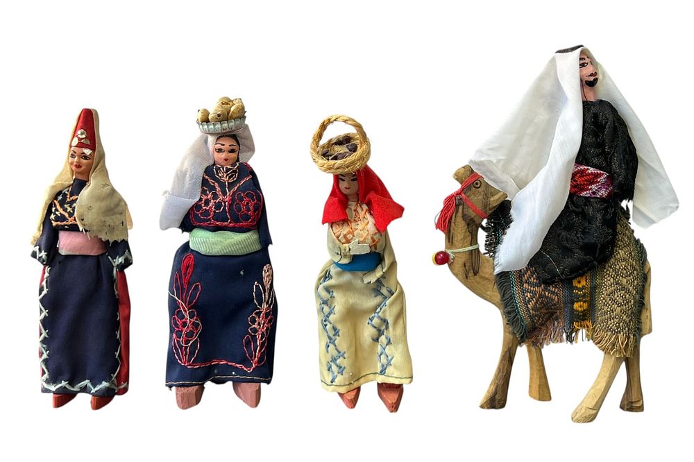 ישראליאנה - לוט 4 בובות עץ ובד 
4 בובות עשויות בעבודת יד ע"י יצרנים ערביים מאזור בית לחם 