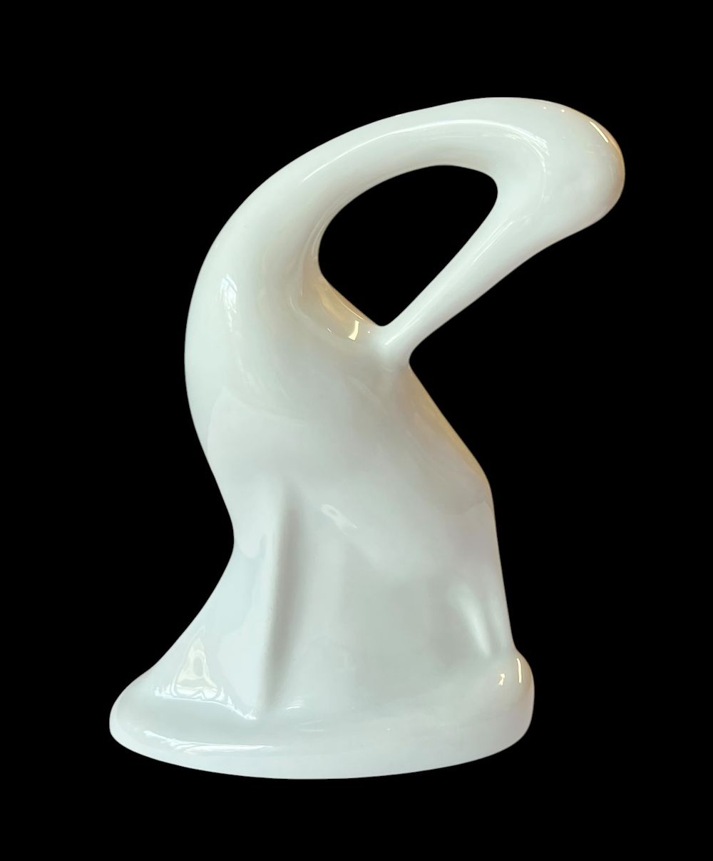 נעמן - פיגורת חסידה לבנה 
פורצלן ישראלי 
חתום 
18*12 סמ