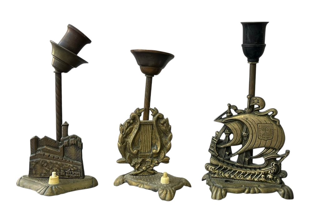 ישראליאנה - לוט 3 מנורות ישראליות 
סממנים וסמלים ישראלים: נבל דויד, אוניה עם סמל המדינה 