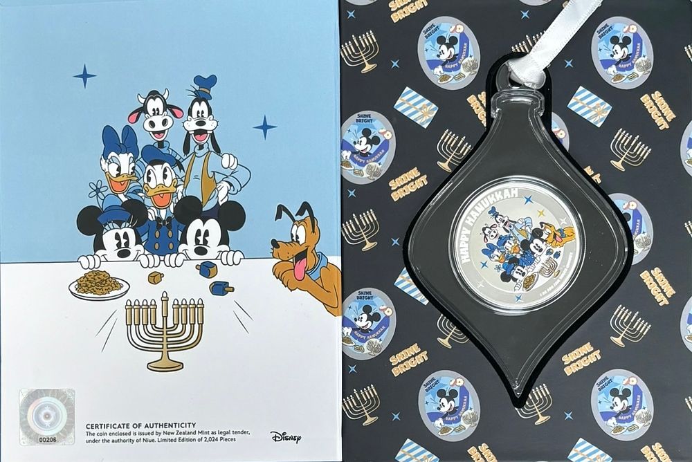 מהדורה מוגבלת!!! מטבע כסף צבעוני - מיקי וחברים חנוכה שמח - וולט דיסני 
ערך נקוב של 2 דולר. 