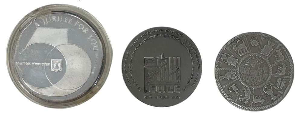 מטבעות כסף - החברה הממשלתית 
לוט 3 מטבעות. 
158 גרם. 
המטבע הגדול - 50 שנה למדינת ישראל - 