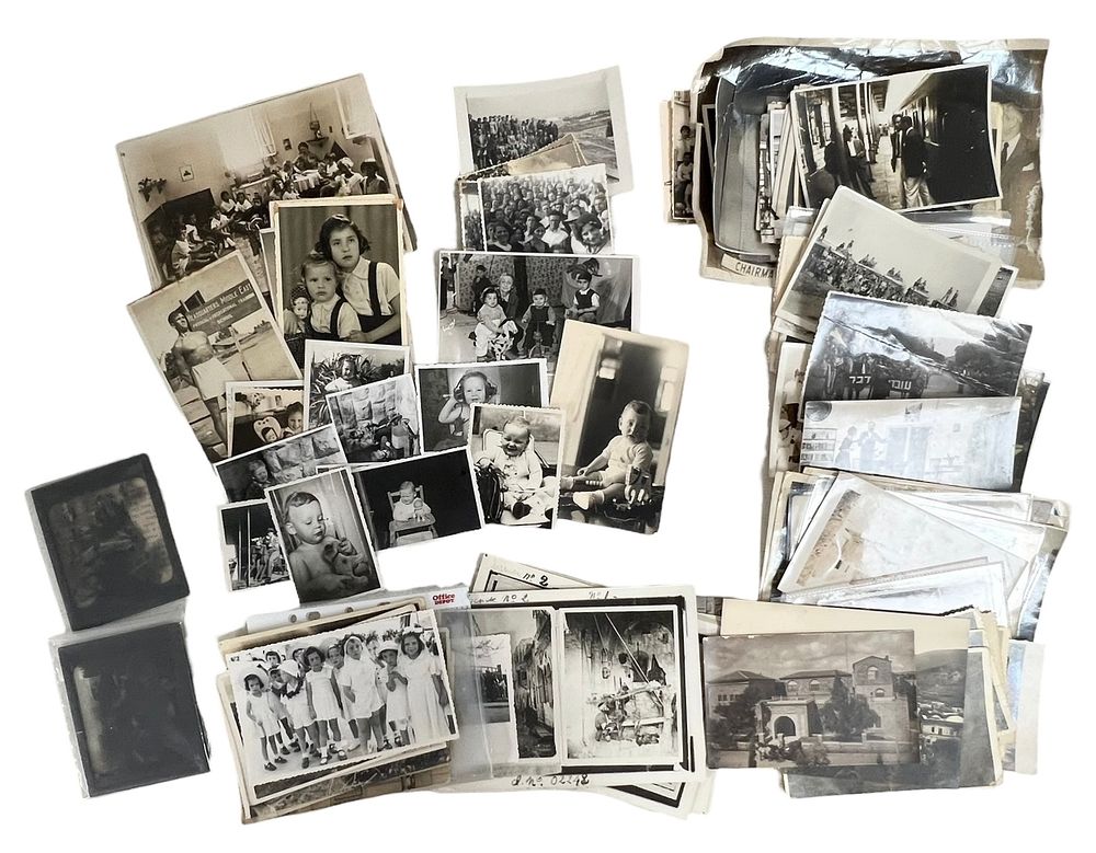 לוט צילומים - גדול 
מעל 140 צילומים איכותיים, רובם מלפני קום המדינה. 
צילומים משפחתיים 