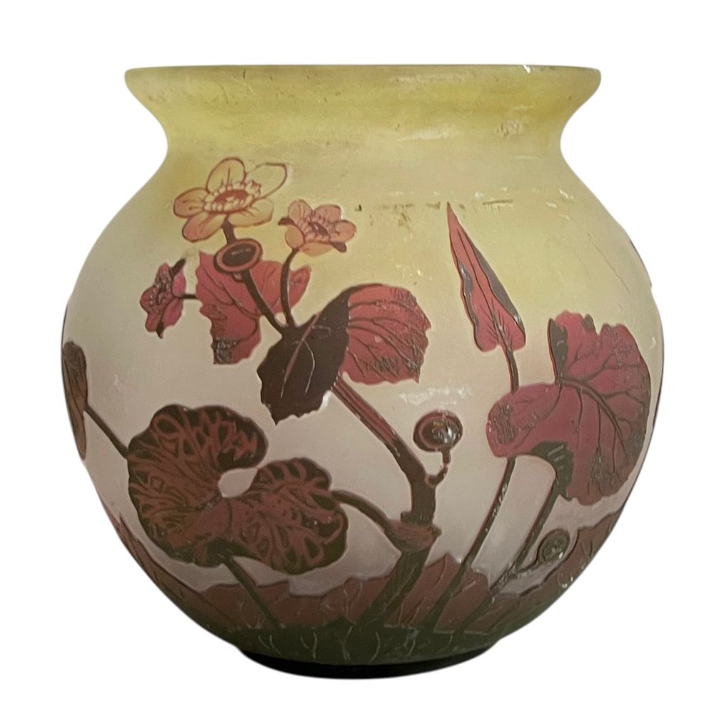 Arsall - ארסל - ואזת זכוכית צרפתית 
ואזת זכוכית עבה ואיכותית, עבודת קמאו בסגנון אר נובו. 