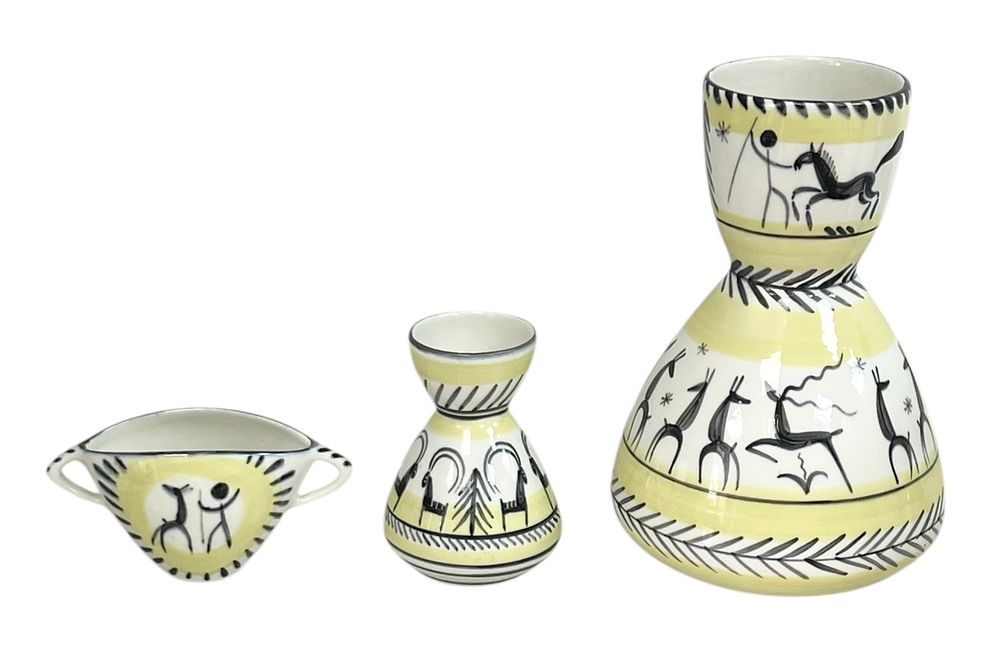 לפיד - איילות וציידים צהוב לבן - לוט 3 אגרטלים 
זוג אגרטלי שעון חול בגדלים שונים ואגרטל קטן 