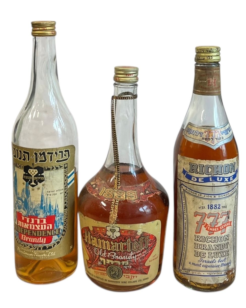 לוט 3 בקבוקי ברנדי כשרים 
מרתף - מצב טוב מאוד 
777 ועצמאות - אידוי