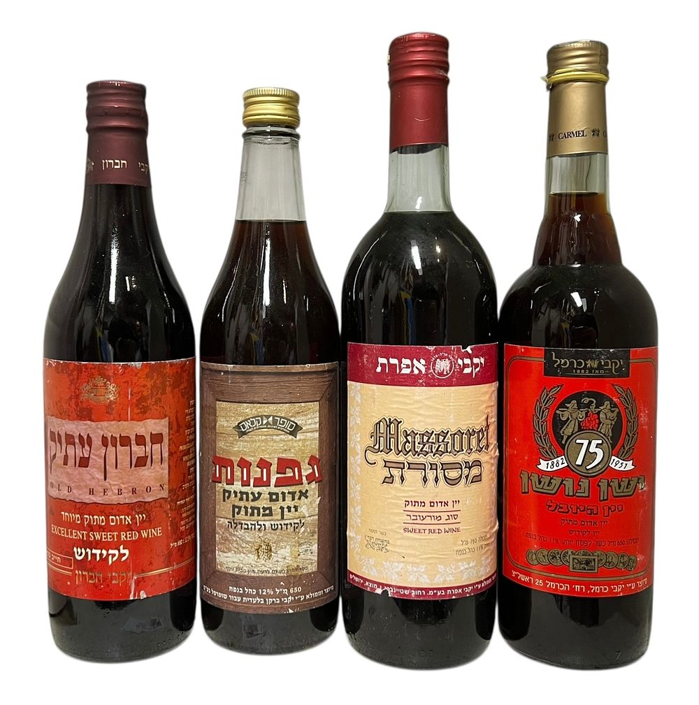 לוט 4 בקבוקי יין אדום מתוק מיקס 
יקבים שונים.