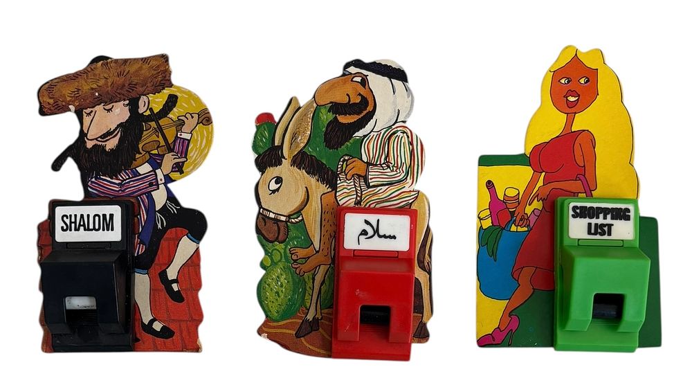 ישראליאנה - לוט 3 מחזיקי פתקים לתזכורת בדמויות שונות 
חסיד, בדואי ואישה 
עשויים 
נייר ופלסטיק 