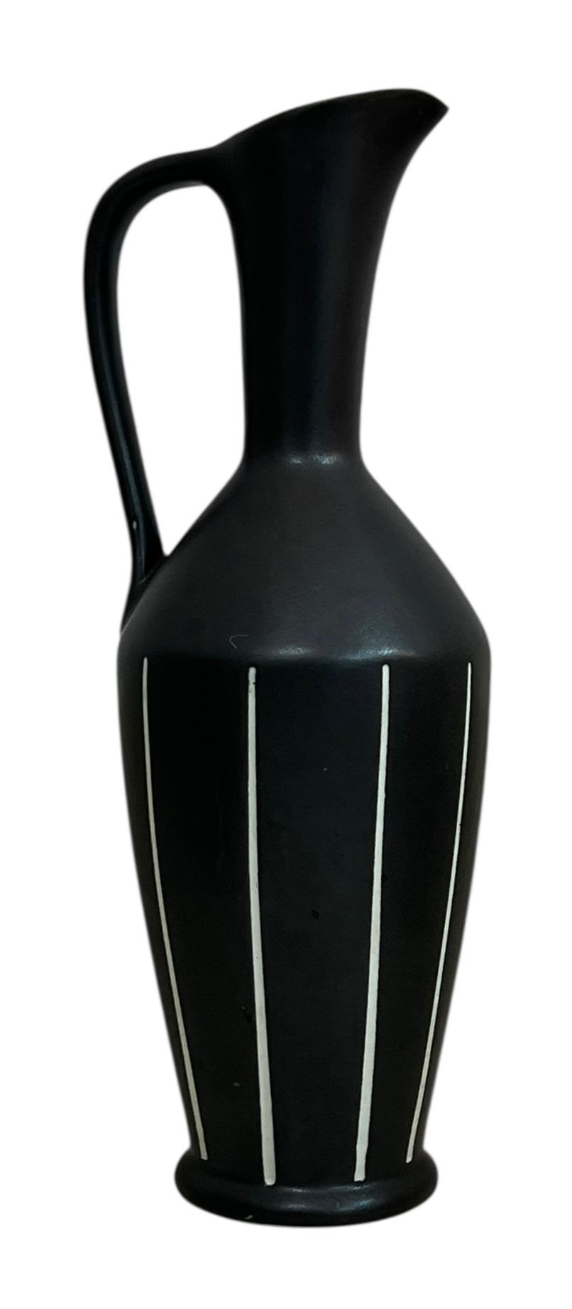 לפיד - אגרטל/ קנקן בינוני 
עיטורי קווים לבן על גבי שחור 
גובה 25 סמ 
חתום