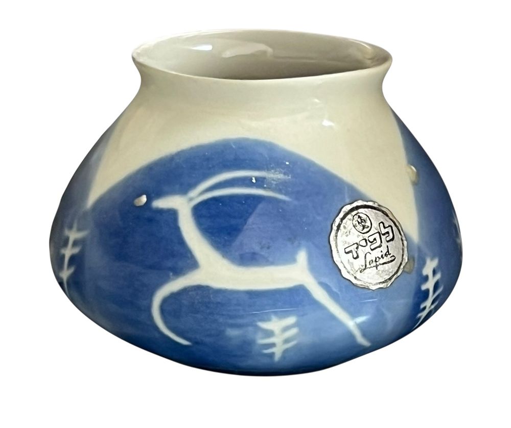 לפיד - איילות כחול לבן 
אגרטל מיניאטורי 
חתום