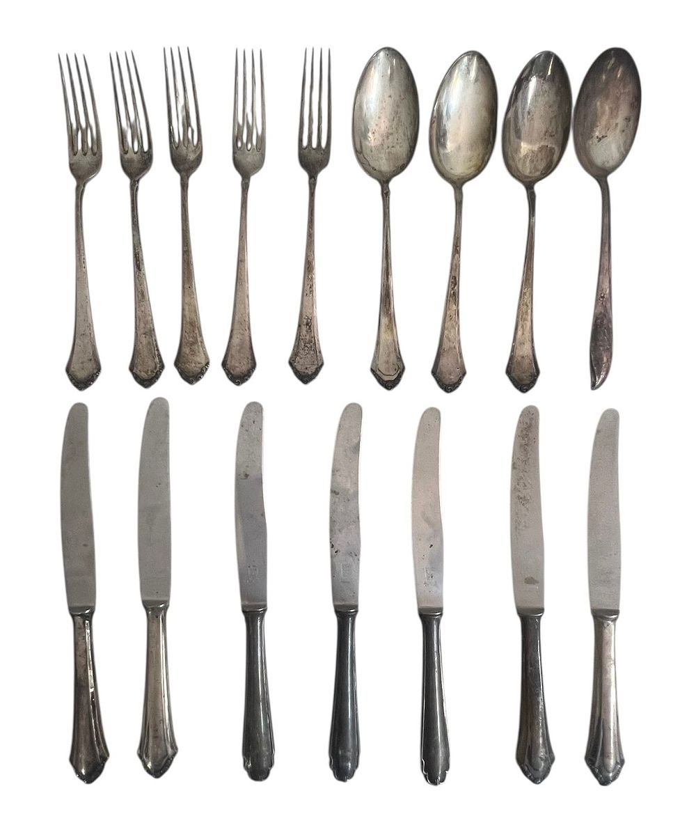 כסף גרמני - לוט סכום עתיק בתפזורת 
משקל ללא סכינים 339 גרם. 
חתום.