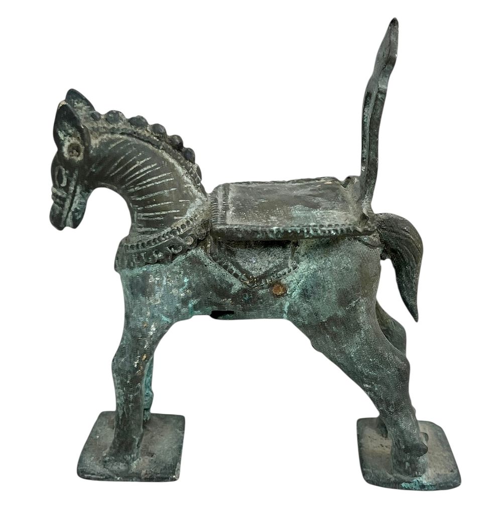 פסלון סוס הינדי וינטג' 
פליז 
משוערך שנות ה50-60 
11*11 ס"מ