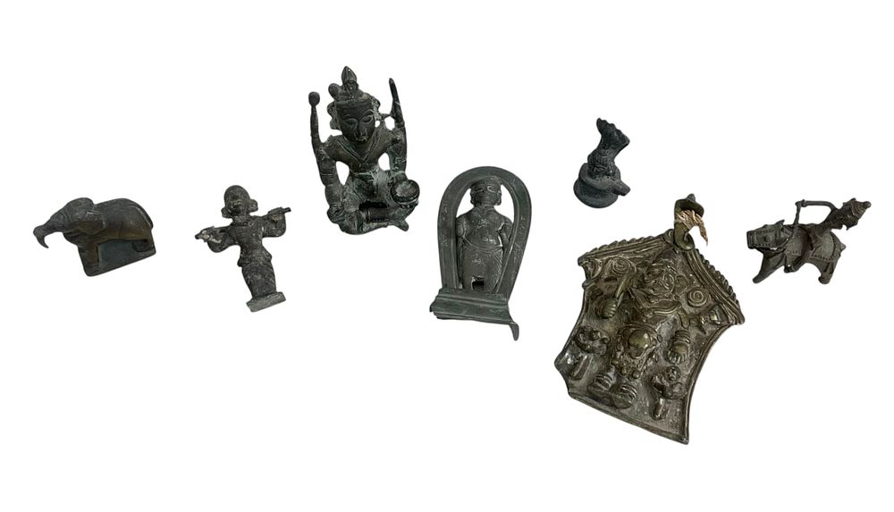 לוט 7 פסלונים בגדלים קטנים - אלים הינדים 
פליז 
פסלון שוכב 14*9 ס"מ 
פיל 5*5 ס"מ