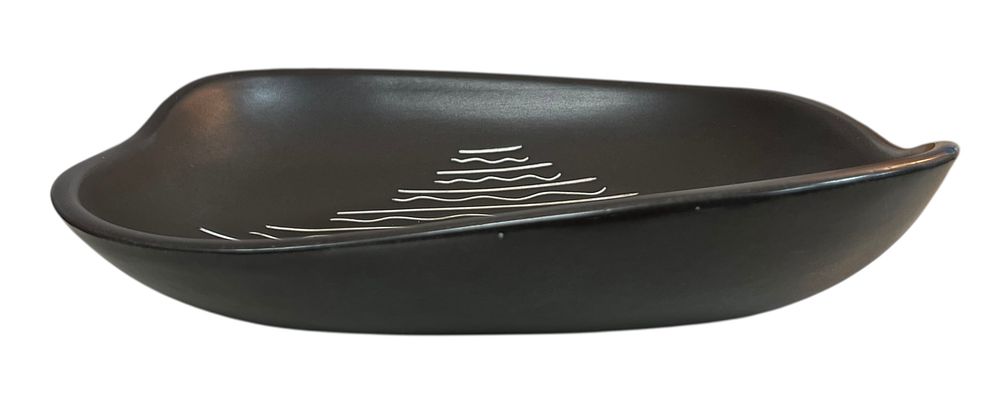 לפיד - אפריקה 
קערת פירות ענקית 
35*29 ס"מ 
גובה 8 ס"מ 
חתום