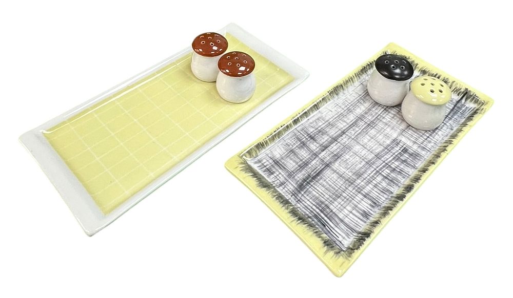 לפיד - לוט כלים משולב 
זוג צלחות הגשה מלבניות ו2 זוגות מלחייה/פלפלייה. 
חתום 
מידות צלחת הגשה 