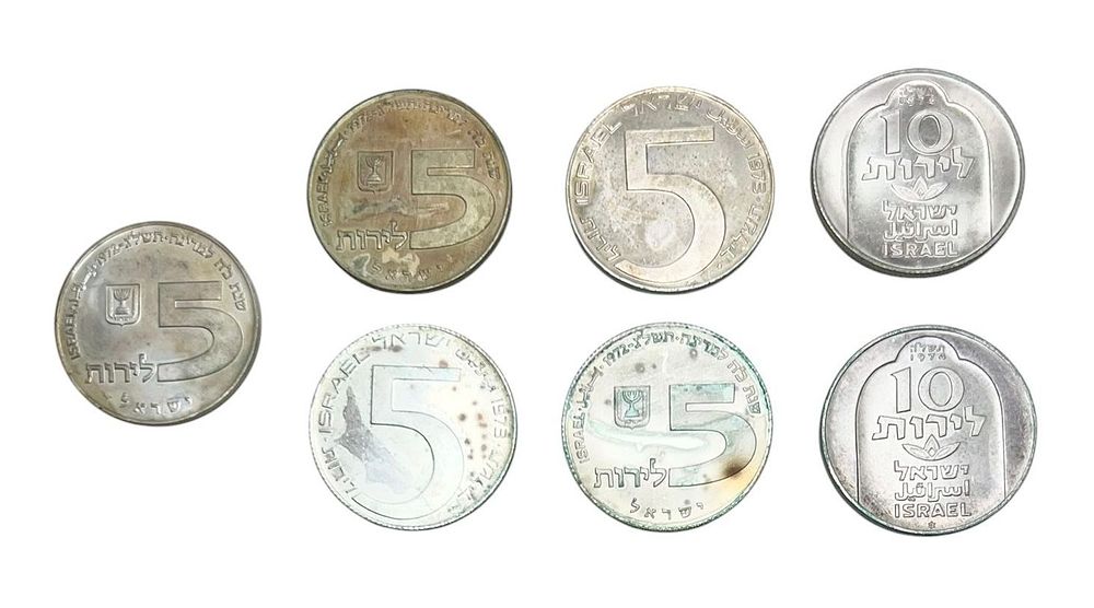 מטבעות כסף - החברה הממשלתית 
לוט 7 מטבעות חנוכה. 
אריזות מקוריות. 
כסף 500. 
כל מטבע 20 גרם. 