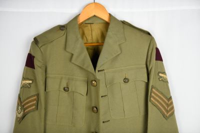 WWI / WWII Royal Canadian Artillery Tunic. Interesting tunic with artillery and other patches 