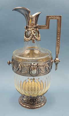 Кувшин для вина фирмы "TOURON".Франция, XIX век. . Серебро 950 пробы. Стекло. 
Высота: 29 см. 