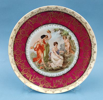 Настенная тарелка "Наказание Купидона", XIX век. Венский фарфор. Фарфор, деколь, золото. 