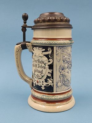 Кружка пивная Reinhold Hanke "Трудный выбор", XIX век. На крышке гравировки и дата: 1893-94-е 