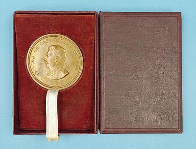 Настольная медаль "И. В. Сталин 70 лет, (LXX) Слава Великому Вождю Народов" МВХПУ 