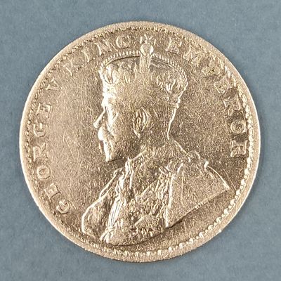 Монета 1 рупия 1918 года Британская Индия. Серебро 917 проба. 
Вес: 11.5 гр. 
Состояние на фото.
