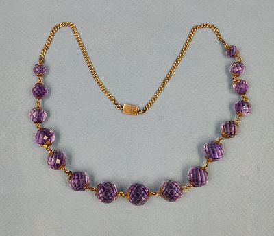 Колье "Аметистовые шары", середина XIX века. Аметисты: 16 камней, огранки круглой. 
Диаметр: от 